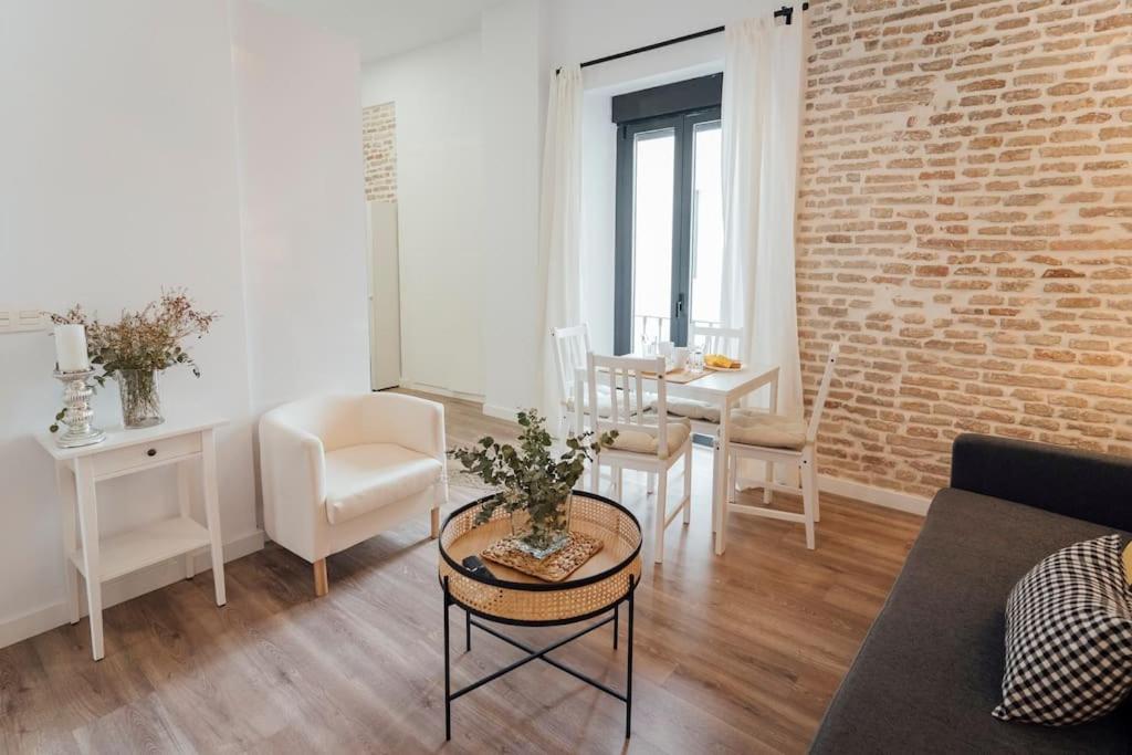 O&L Punonrostro Bright Minimalist Central Home セビリア エクステリア 写真