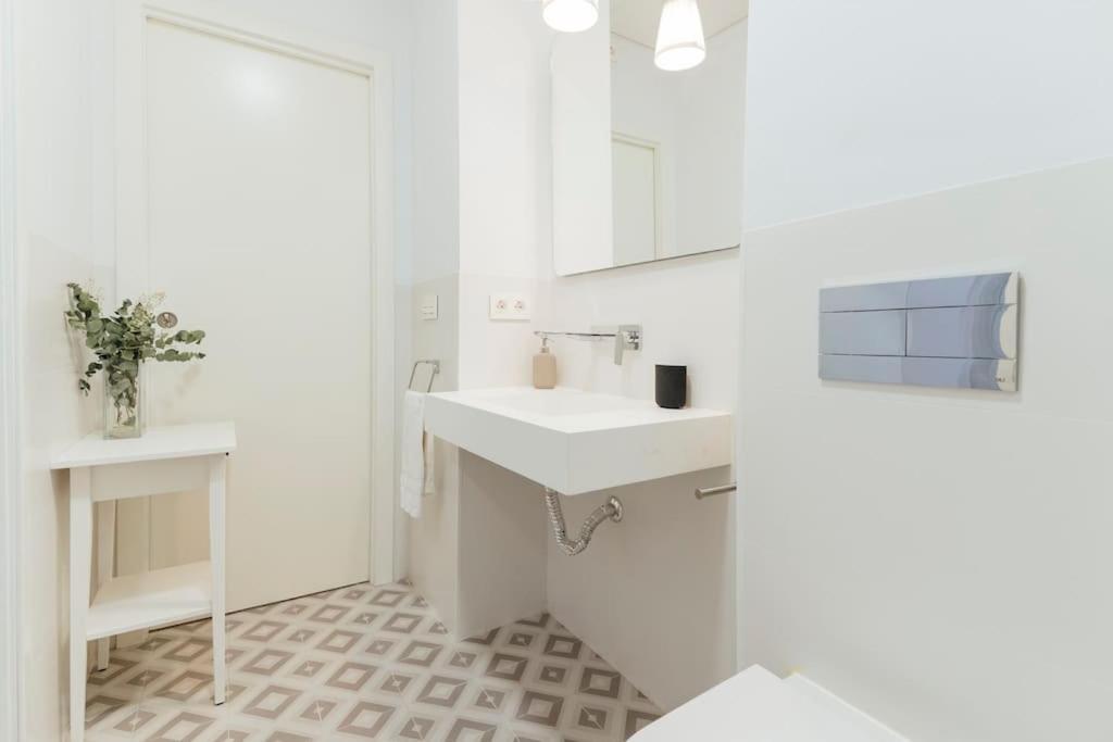 O&L Punonrostro Bright Minimalist Central Home セビリア エクステリア 写真